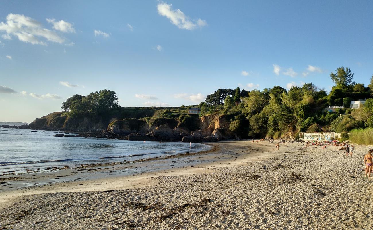 Praia de Naval'in fotoğrafı hafif ince çakıl taş yüzey ile