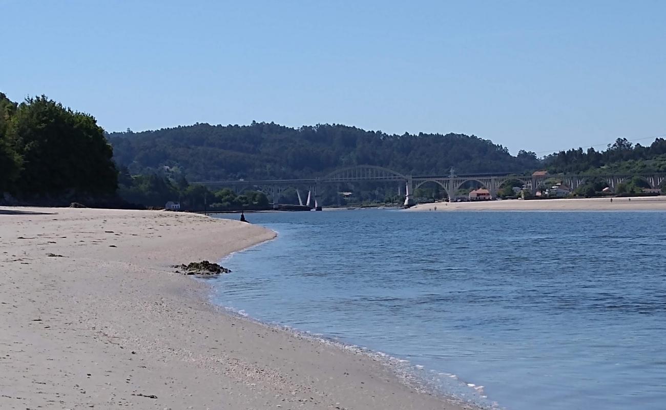 Praia A Xurela'in fotoğrafı beyaz kum yüzey ile
