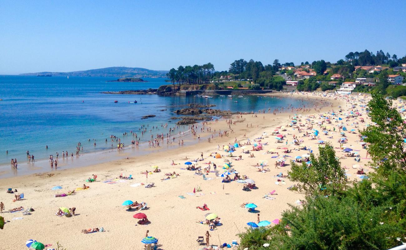 Praia de Perbes'in fotoğrafı beyaz kum yüzey ile