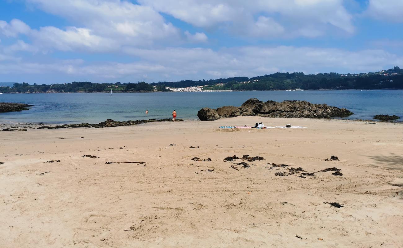 Praia de Centrona'in fotoğrafı i̇nce bej kum yüzey ile