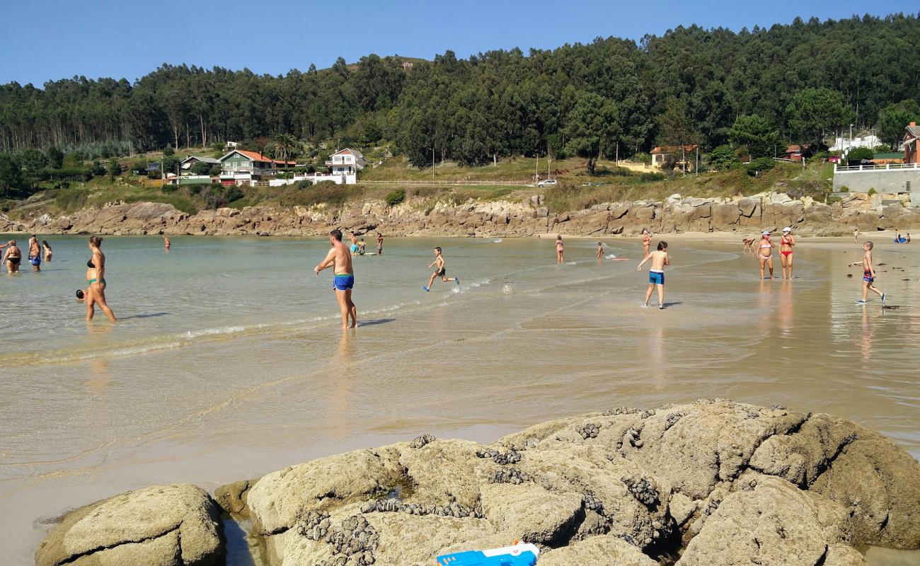 Praia de Chanteiro'in fotoğrafı beyaz ince kum yüzey ile