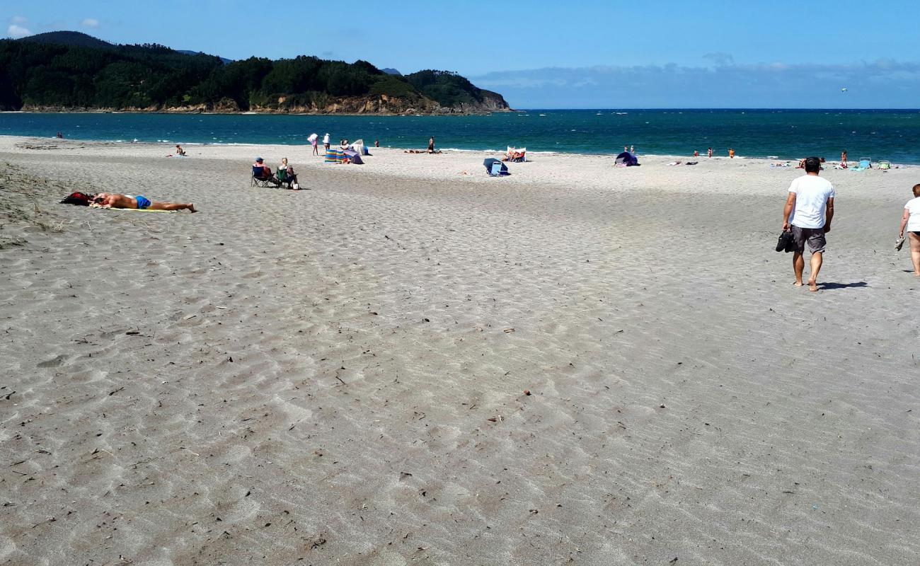Praia de Morouzos'in fotoğrafı i̇nce bej kum yüzey ile