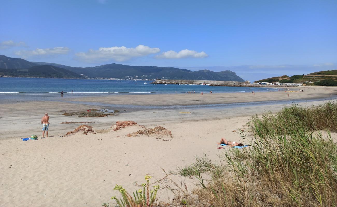 Praia de Espasante'in fotoğrafı i̇nce bej kum yüzey ile