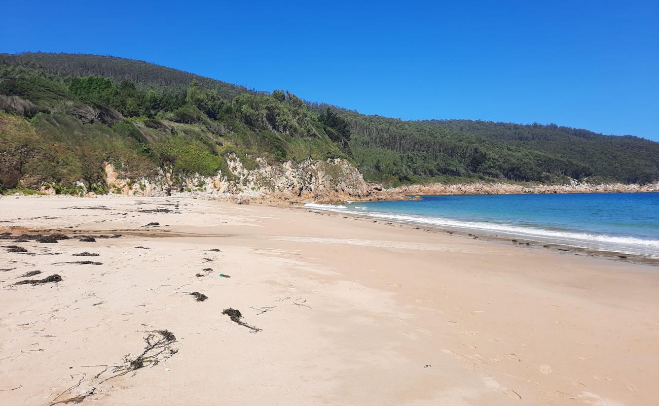 Praia de Vilela'in fotoğrafı beyaz ince kum yüzey ile