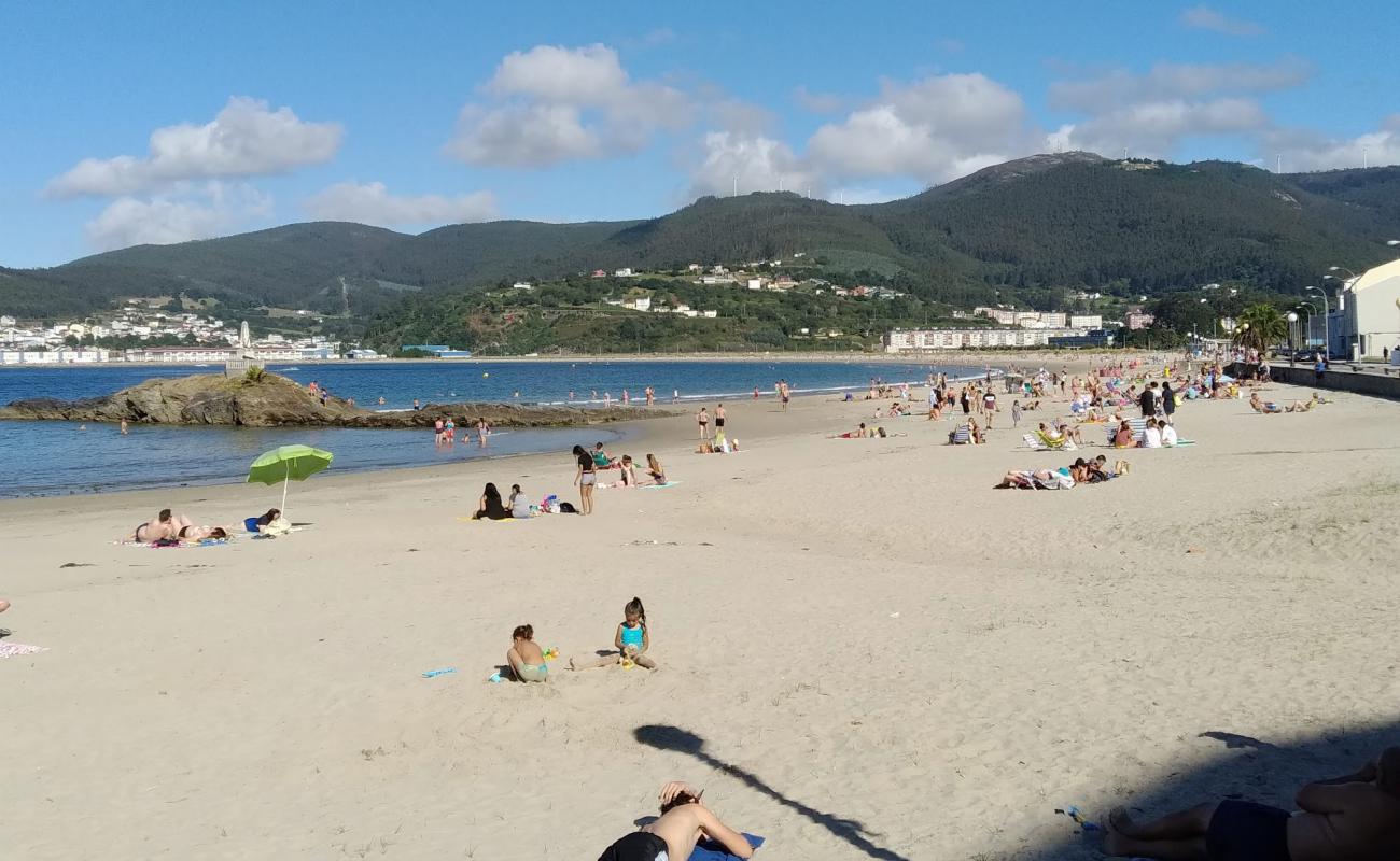 Playa de Covas'in fotoğrafı i̇nce beyaz kum yüzey ile