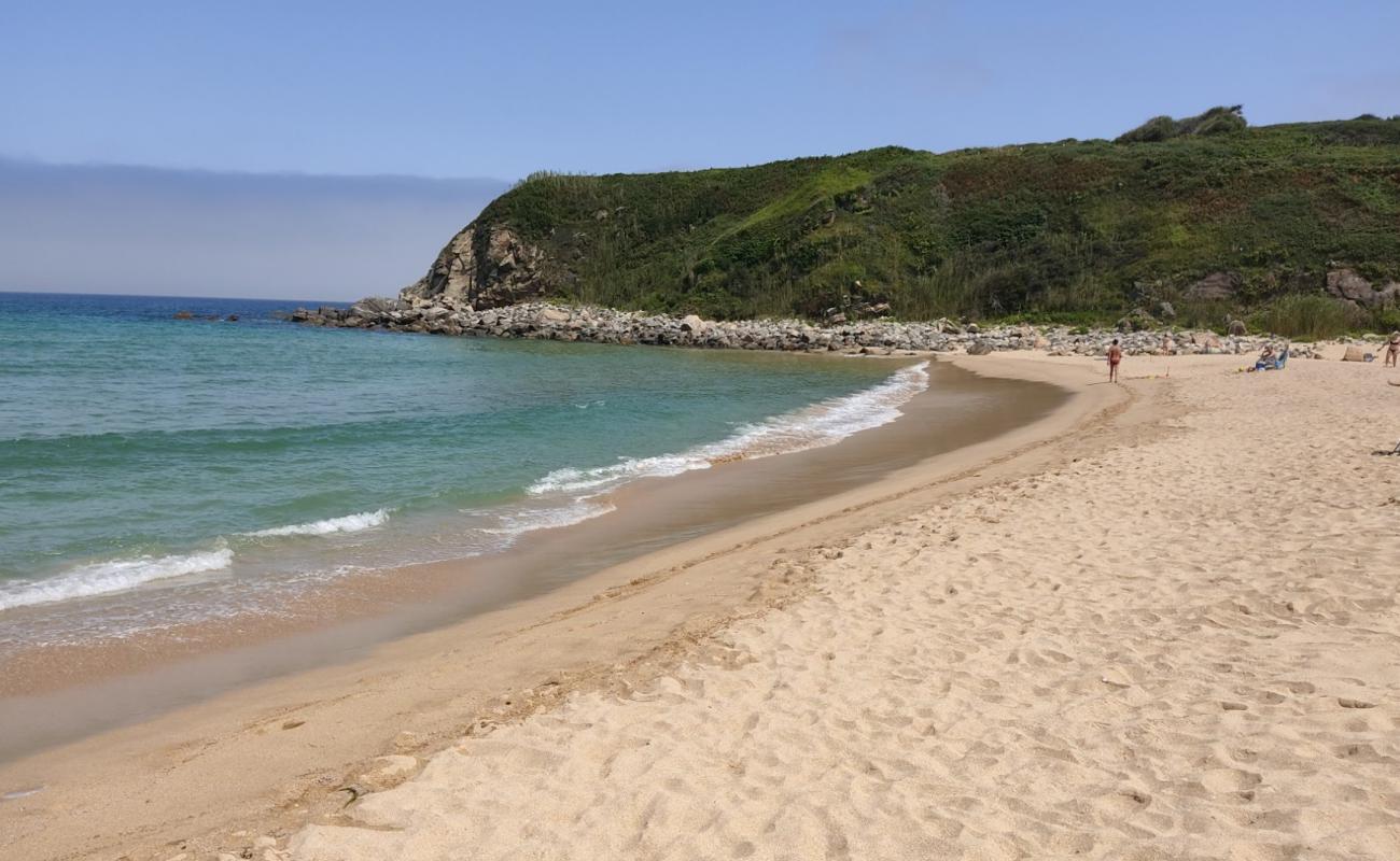 Playa de Esteiro'in fotoğrafı i̇nce bej kum yüzey ile