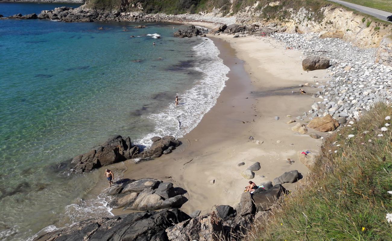 Praia de Muinelo'in fotoğrafı açık bej kum yüzey ile