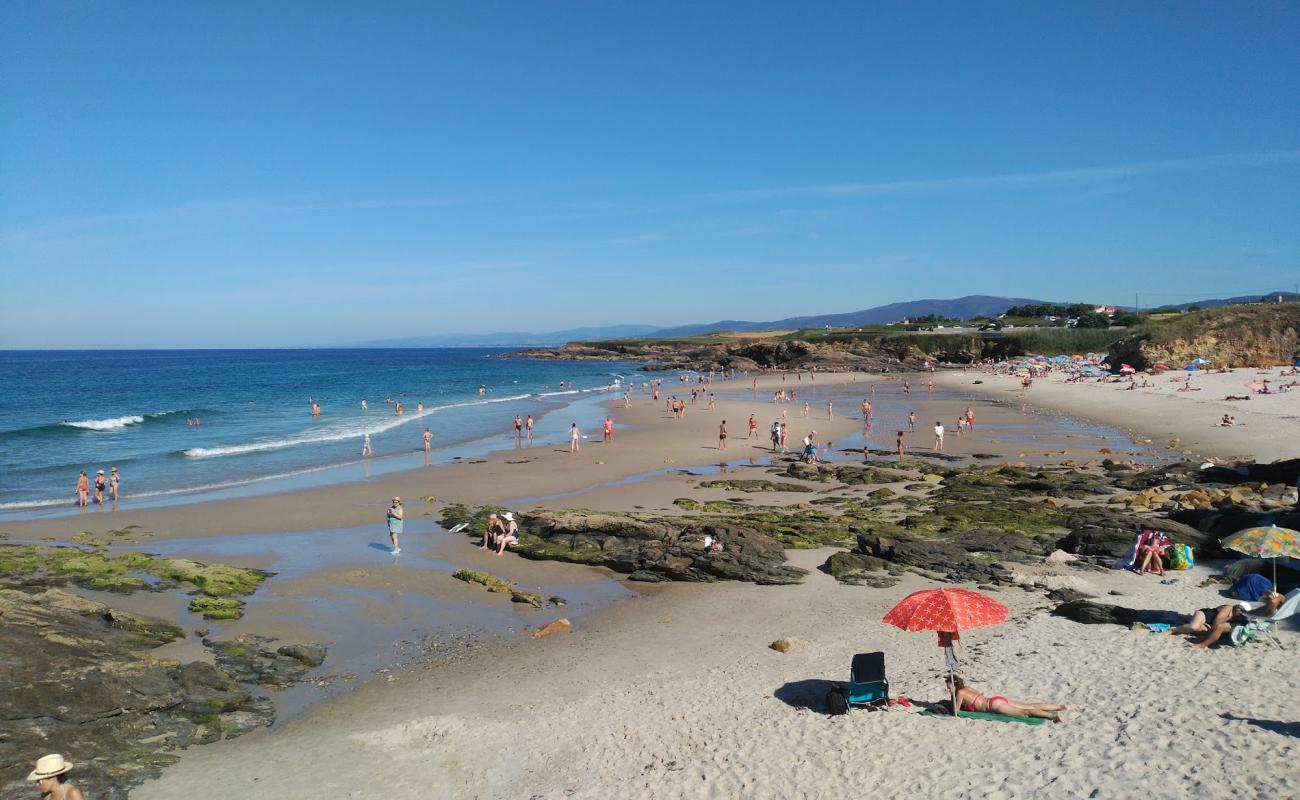 Praia de Peizas'in fotoğrafı beyaz kum yüzey ile