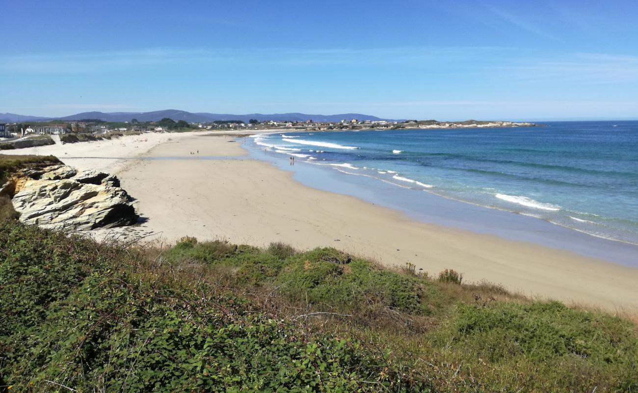 Praia de Arealonga'in fotoğrafı parlak ince kum yüzey ile