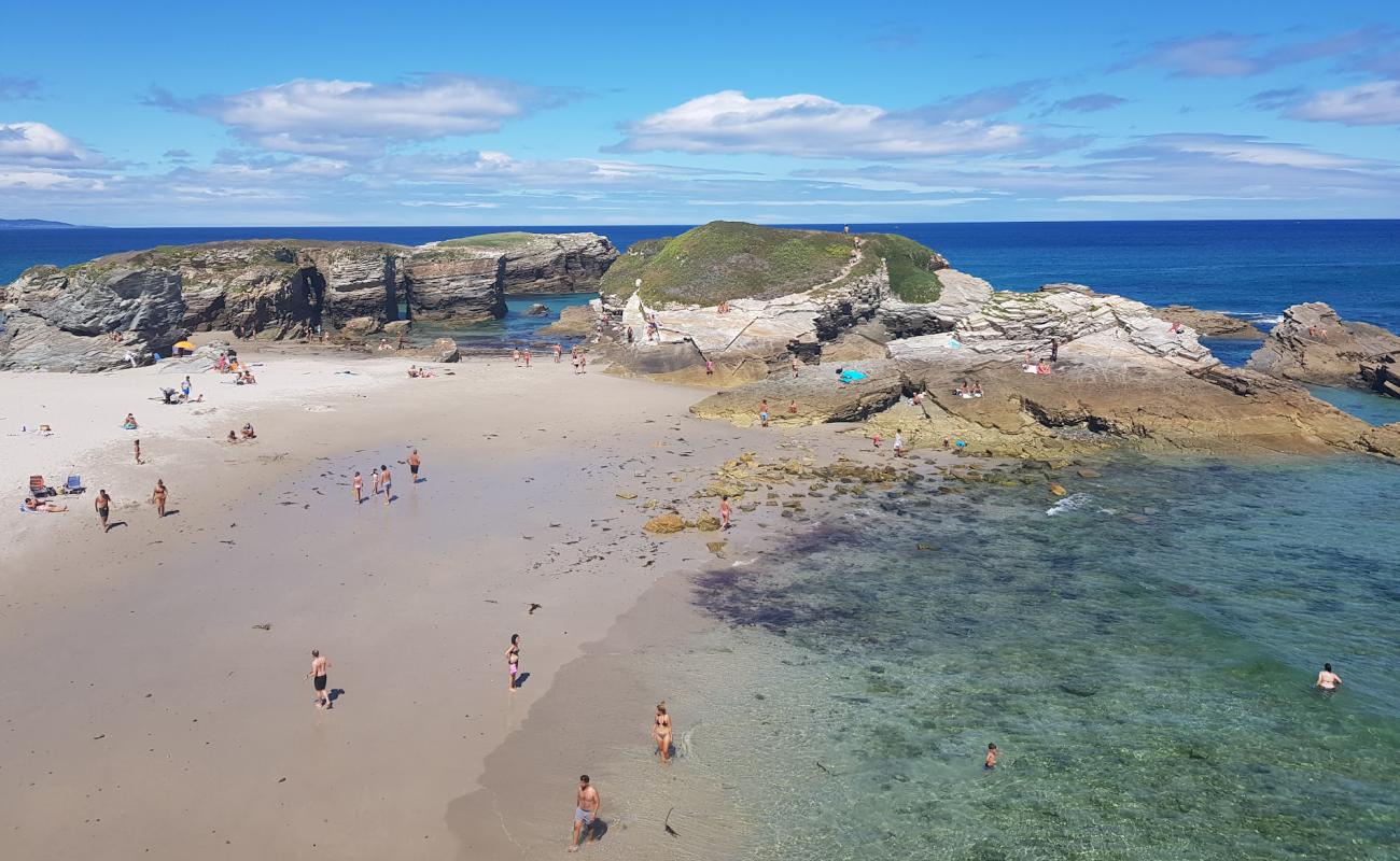 Praia das Illas'in fotoğrafı beyaz kum yüzey ile