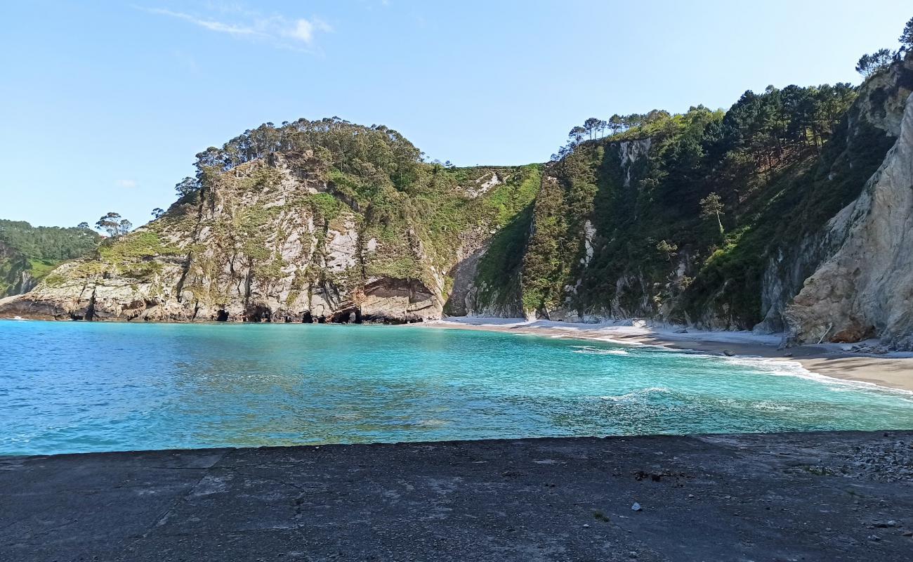 Playa de el Castrillon'in fotoğrafı taşlı kum yüzey ile