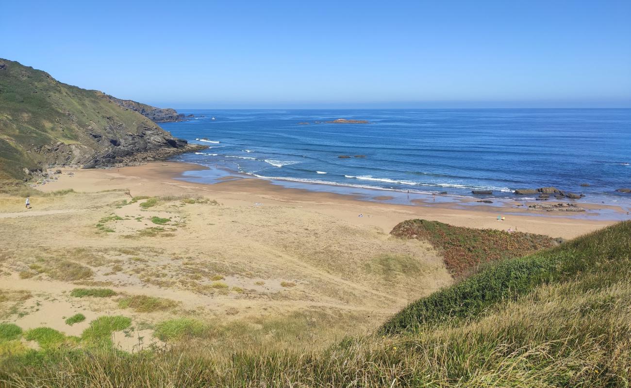 Playa de Carniciega'in fotoğrafı parlak kum yüzey ile