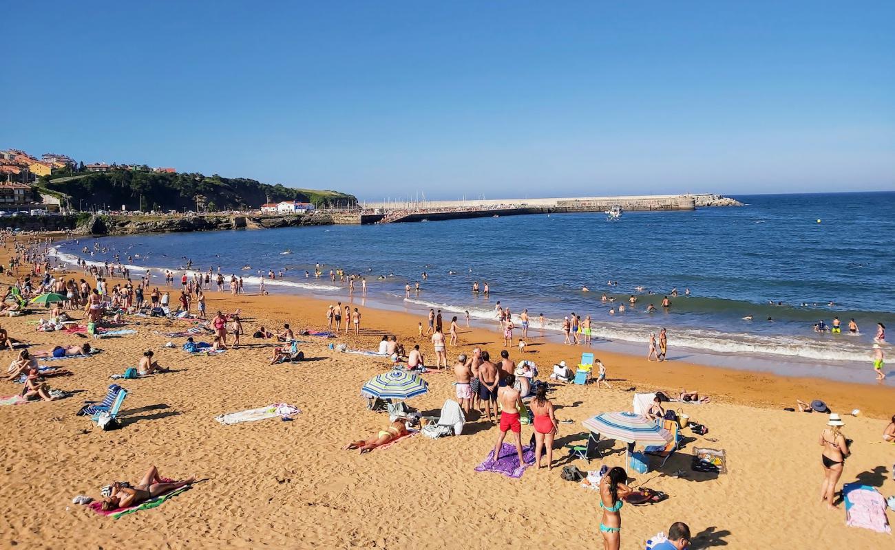 Luanco Plajı'in fotoğrafı açık bej kum yüzey ile