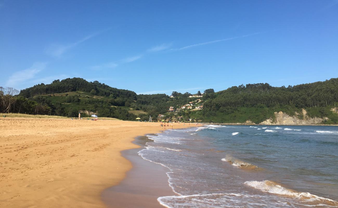 Rodiles Plajı'in fotoğrafı i̇nce bej kum yüzey ile