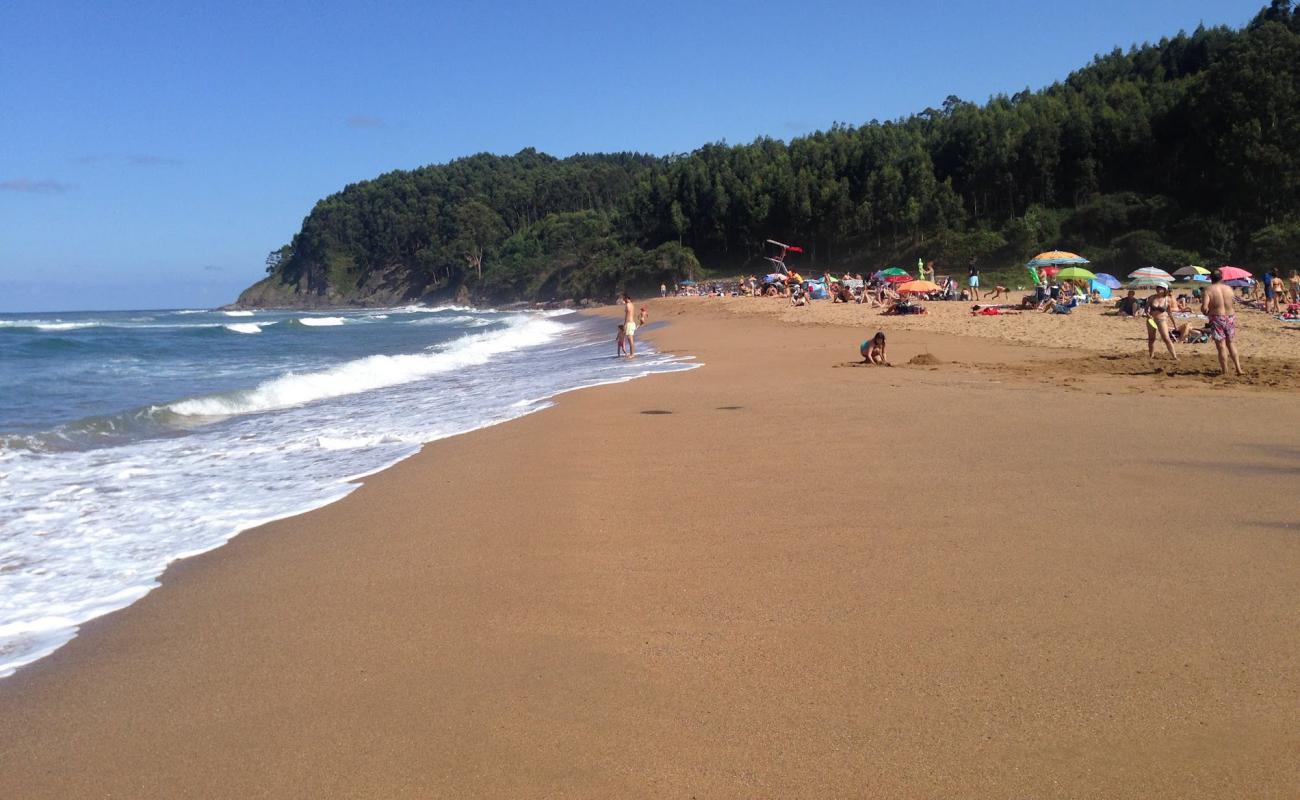 Playa de La Griega'in fotoğrafı açık bej kum yüzey ile