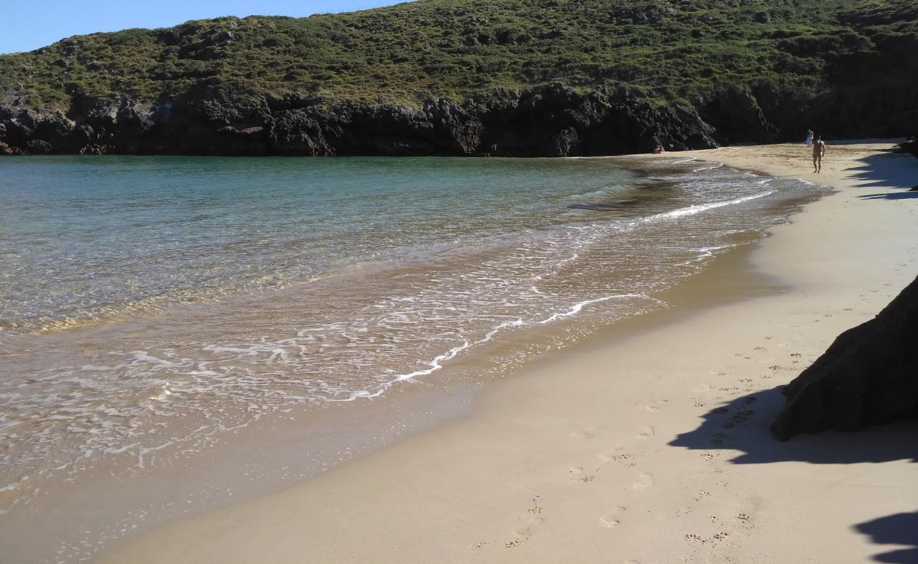 Playa de la Tayada'in fotoğrafı açık bej kum yüzey ile