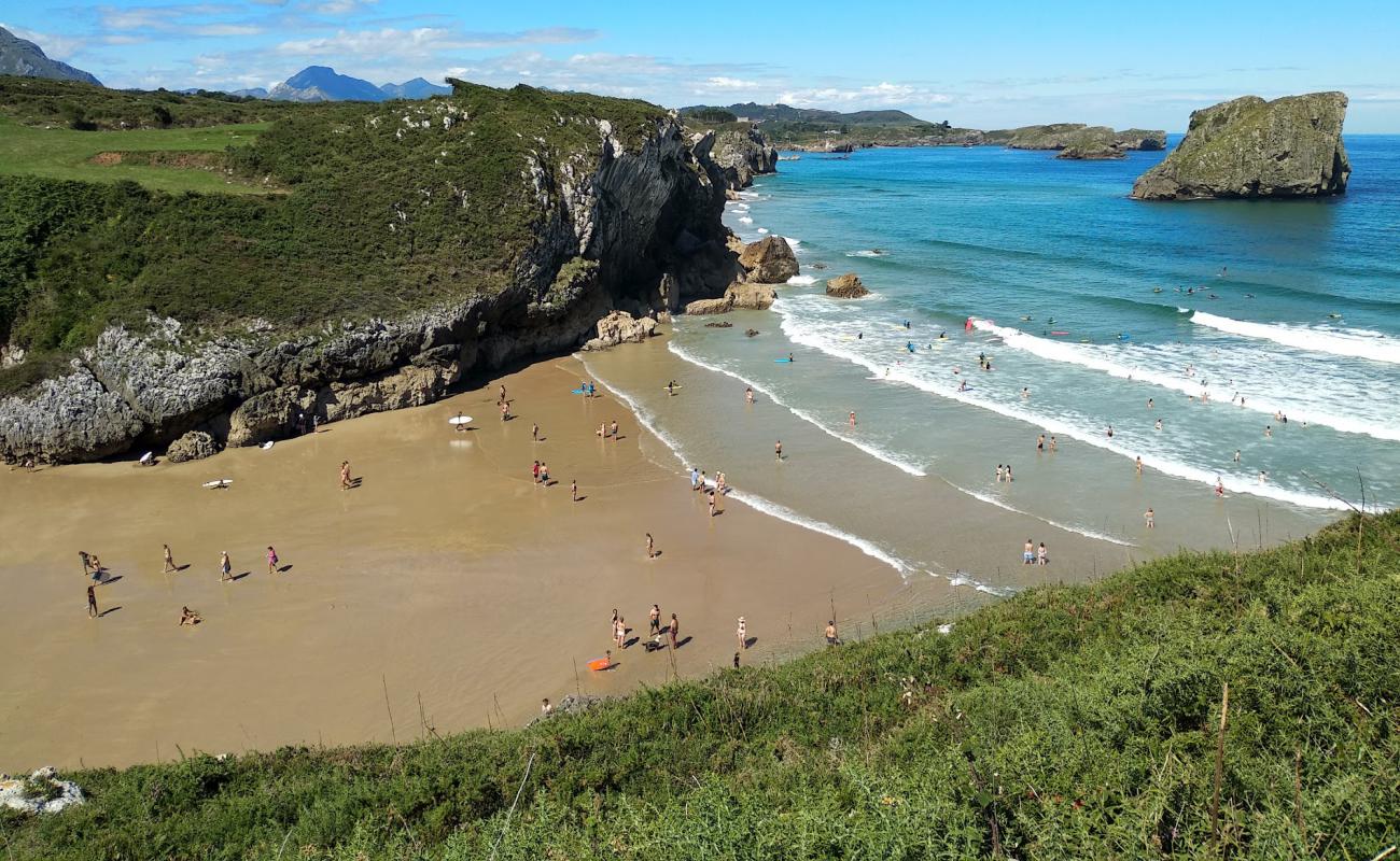 Playa el Portillu'in fotoğrafı açık bej kum yüzey ile