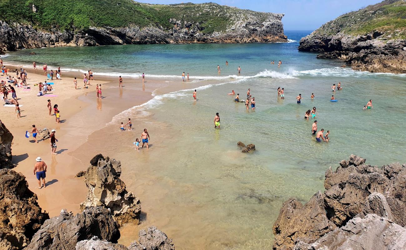 Cue - Antilles Plajı'in fotoğrafı parlak kum yüzey ile