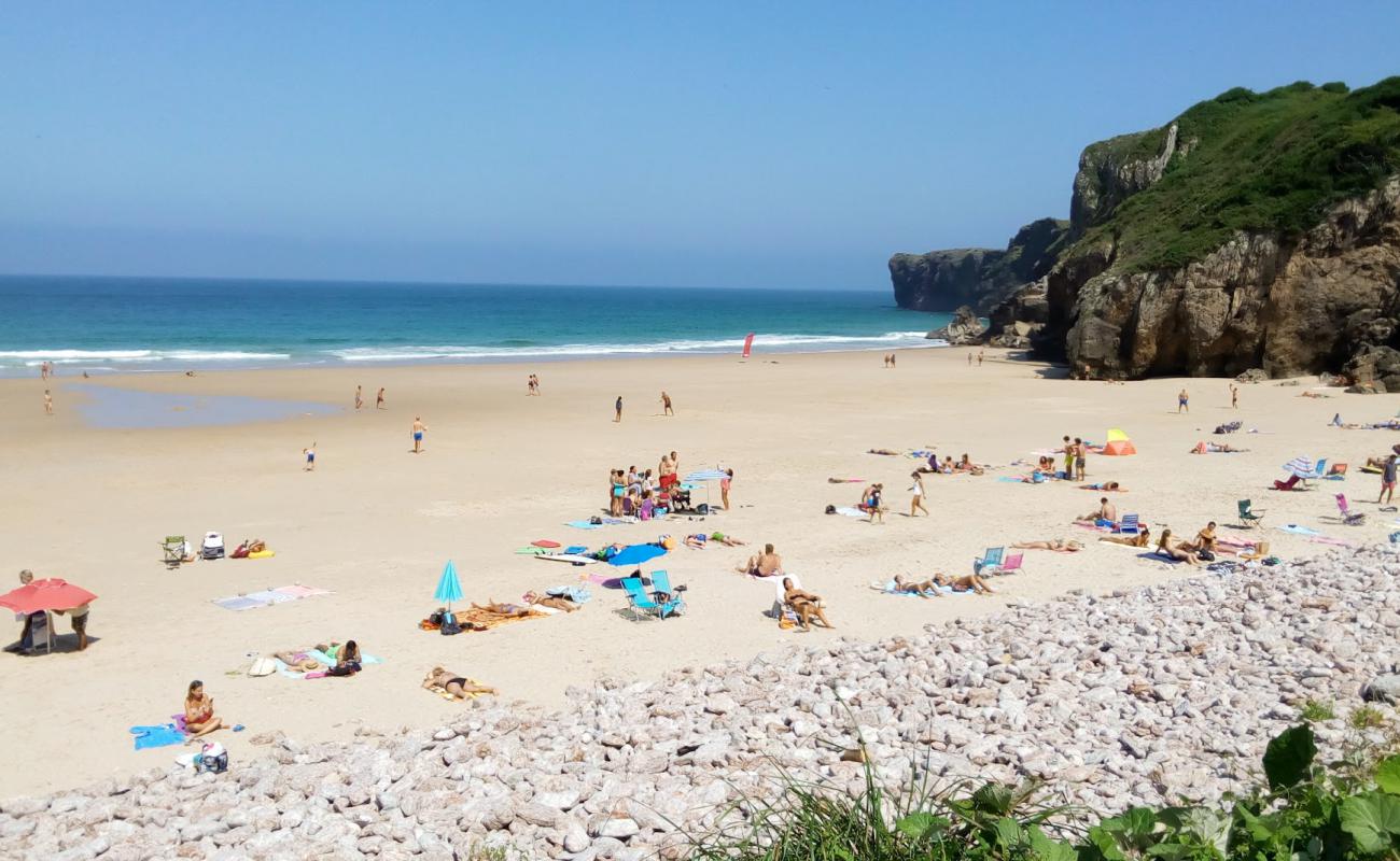Playa de Andrin'in fotoğrafı açık bej kum yüzey ile