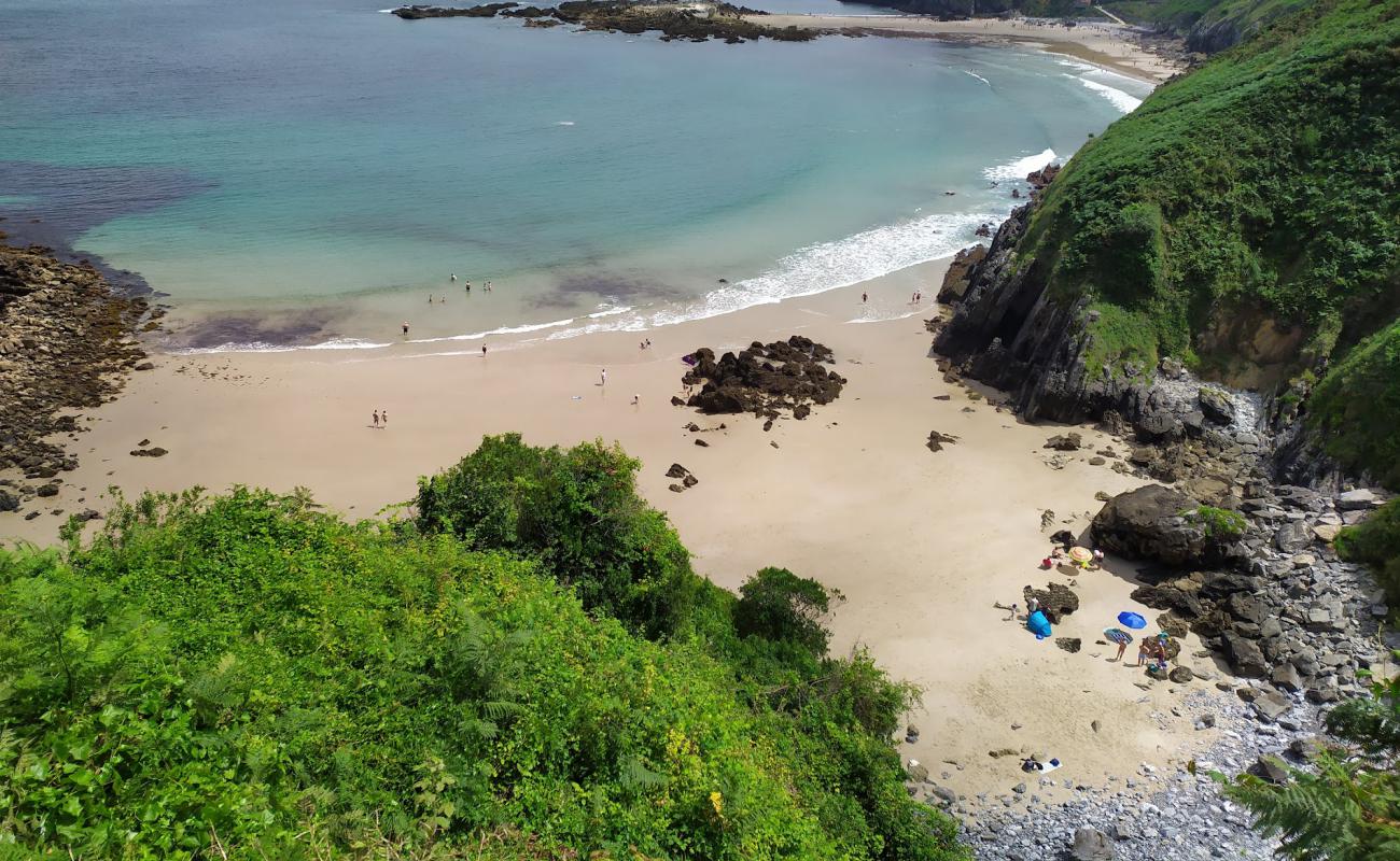 Playa Aramal'in fotoğrafı parlak kum yüzey ile