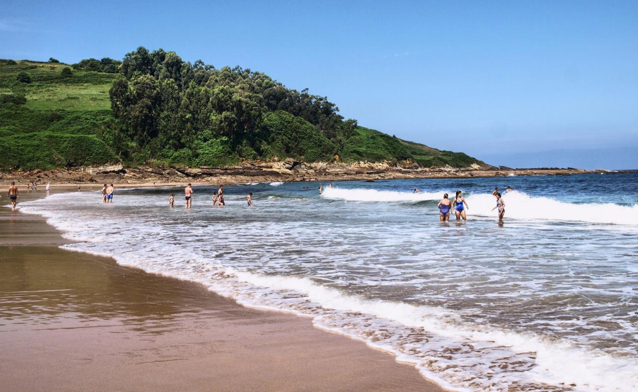 Playa de Luana'in fotoğrafı i̇nce bej kum yüzey ile