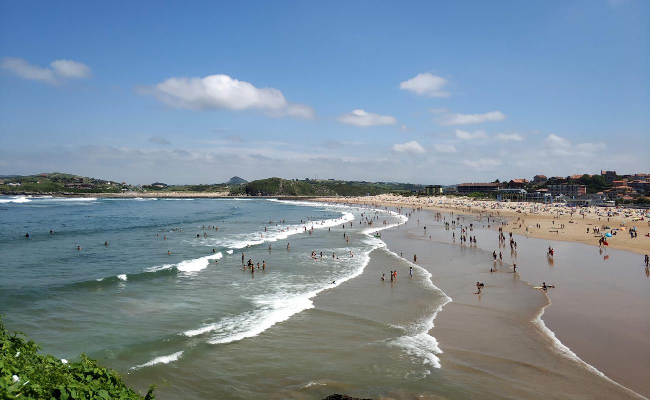 Playa de la Concha'in fotoğrafı parlak ince kum yüzey ile