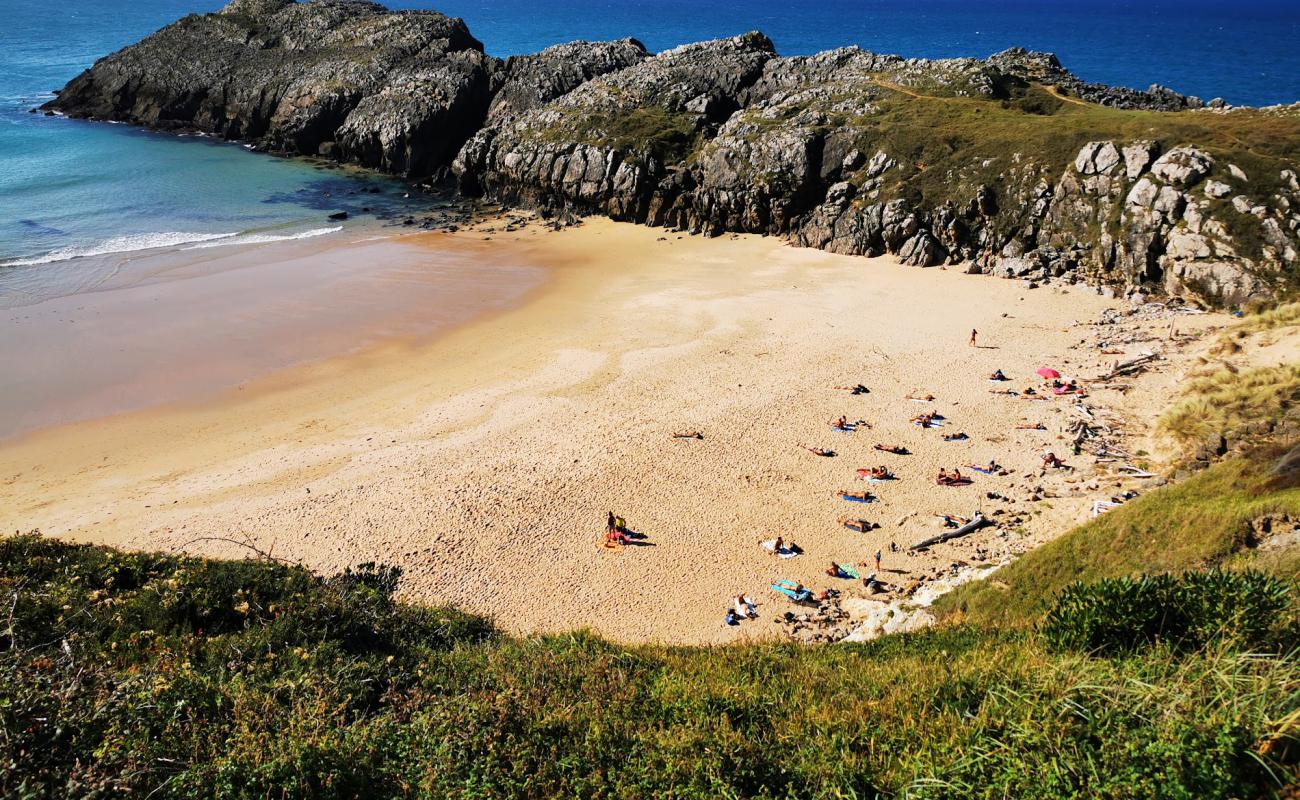 Playa de Somocuevas'in fotoğrafı i̇nce bej kum yüzey ile