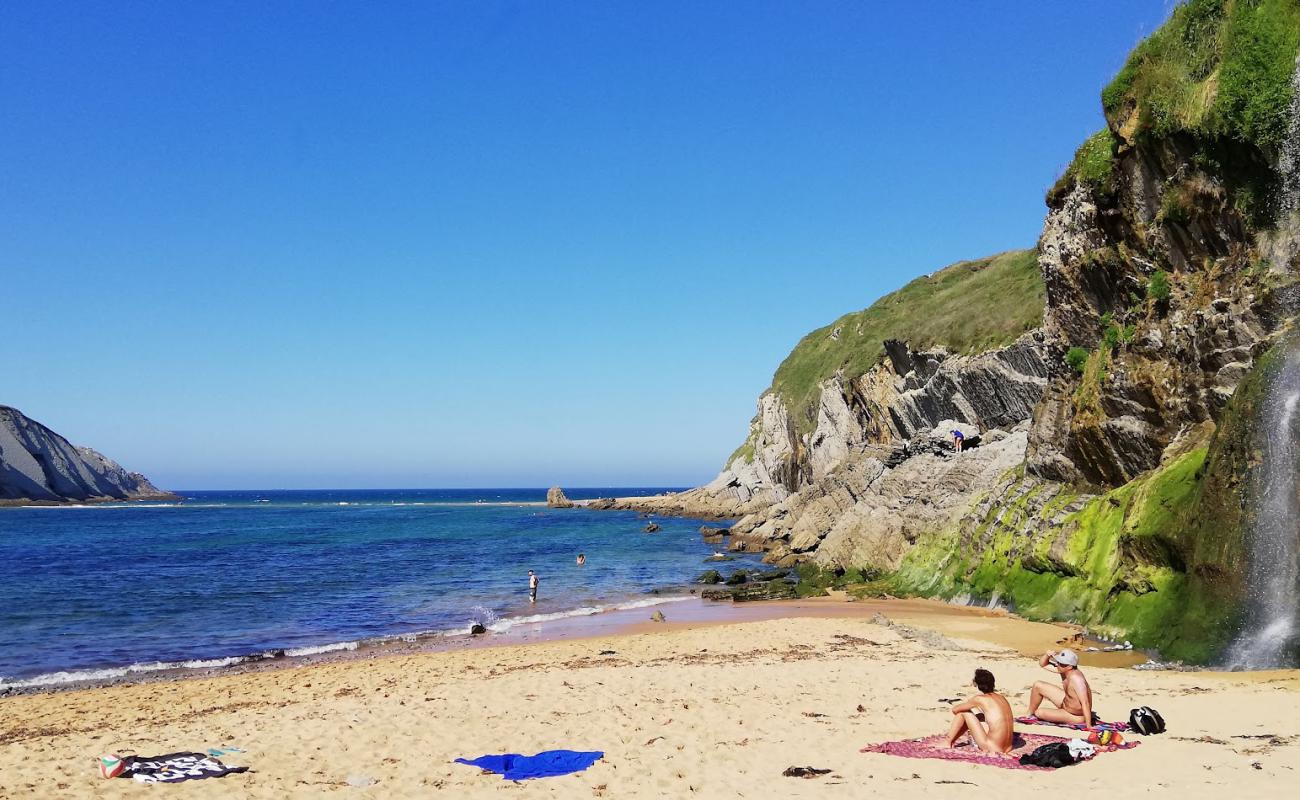 Playa de Covachos'in fotoğrafı açık bej kum yüzey ile