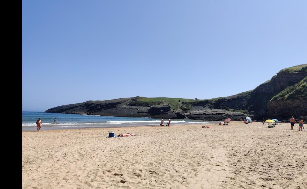 Playa de Cuberris'in fotoğrafı i̇nce bej kum yüzey ile