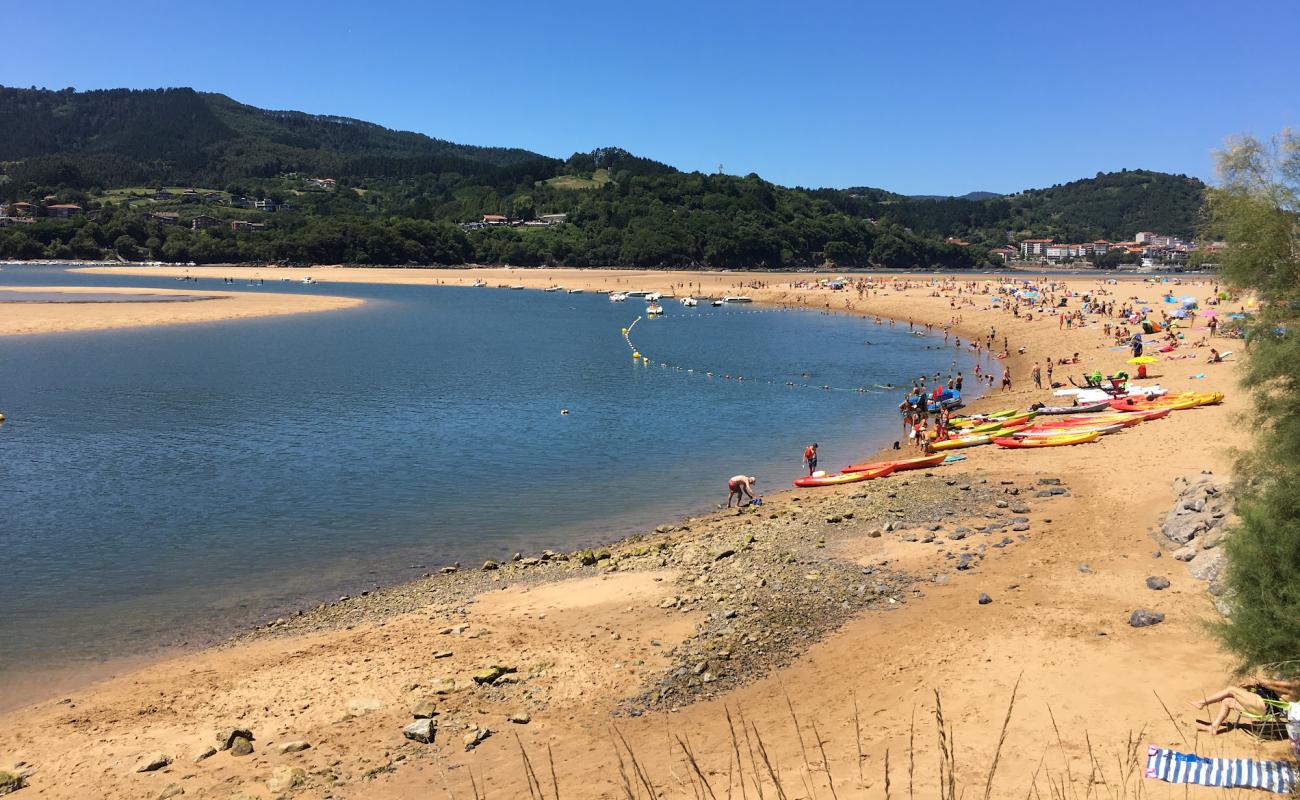 Laida beach'in fotoğrafı i̇nce kahverengi kum yüzey ile