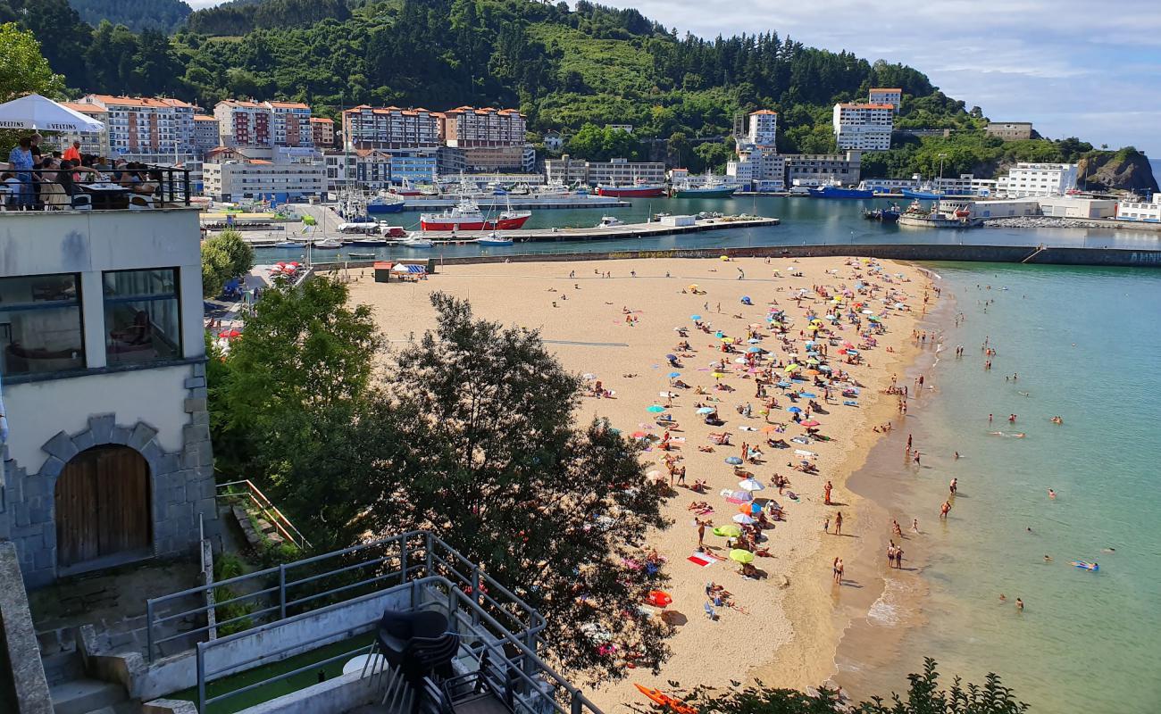 Playa de Arrigorri'in fotoğrafı i̇nce bej kum yüzey ile
