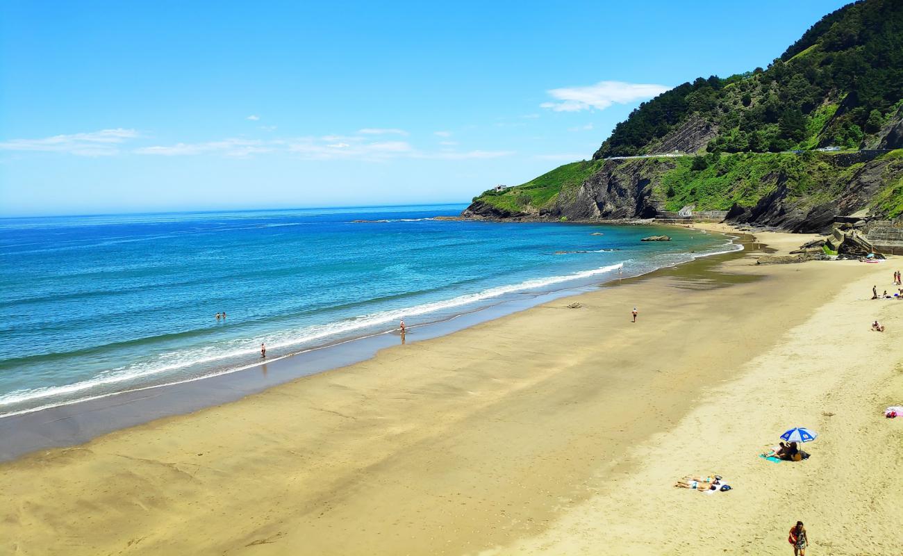 Deva beach'in fotoğrafı i̇nce bej kum yüzey ile