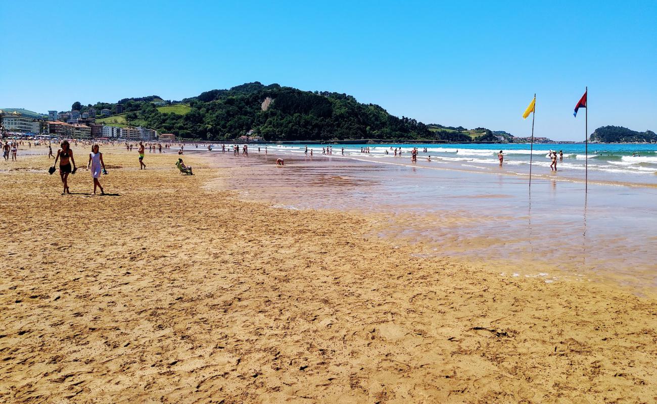 Zarautz Plajı'in fotoğrafı i̇nce kahverengi kum yüzey ile