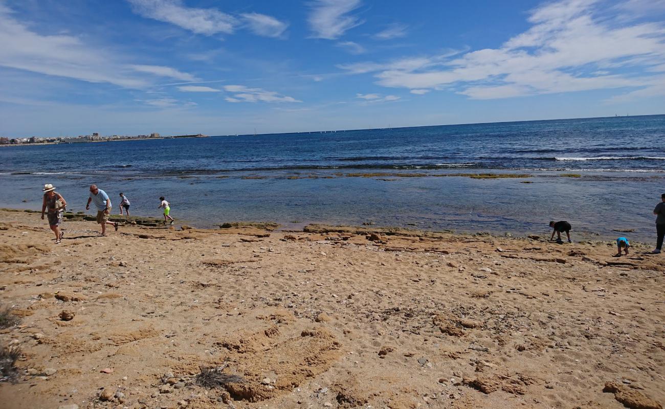 Playa Torrevieja'in fotoğrafı taşlar yüzey ile