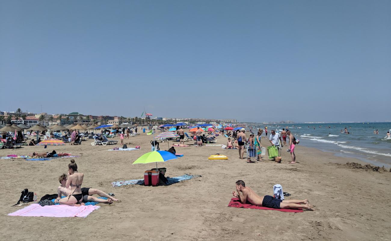 Malva-rosa Plajı'in fotoğrafı parlak kum yüzey ile