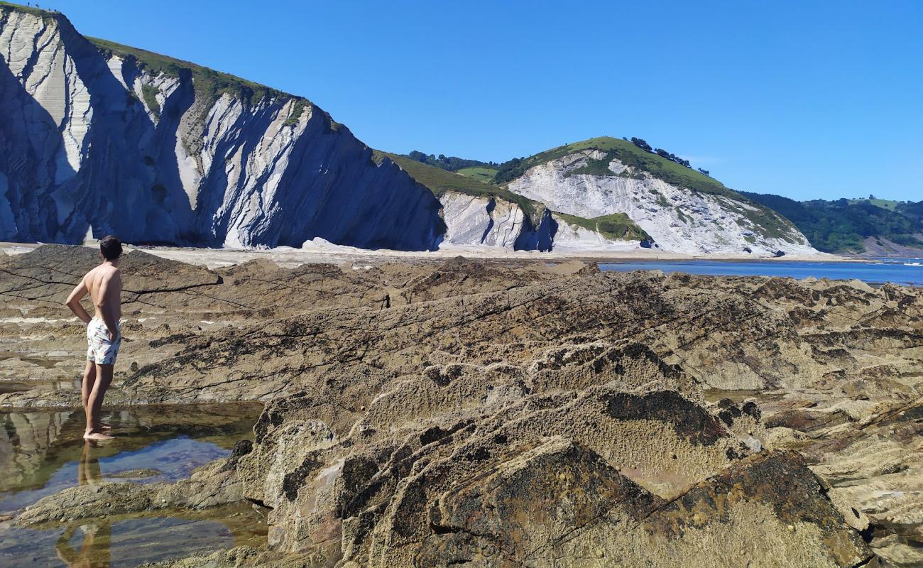 Playa De Sakoneta'in fotoğrafı kayalık arazi yüzey ile