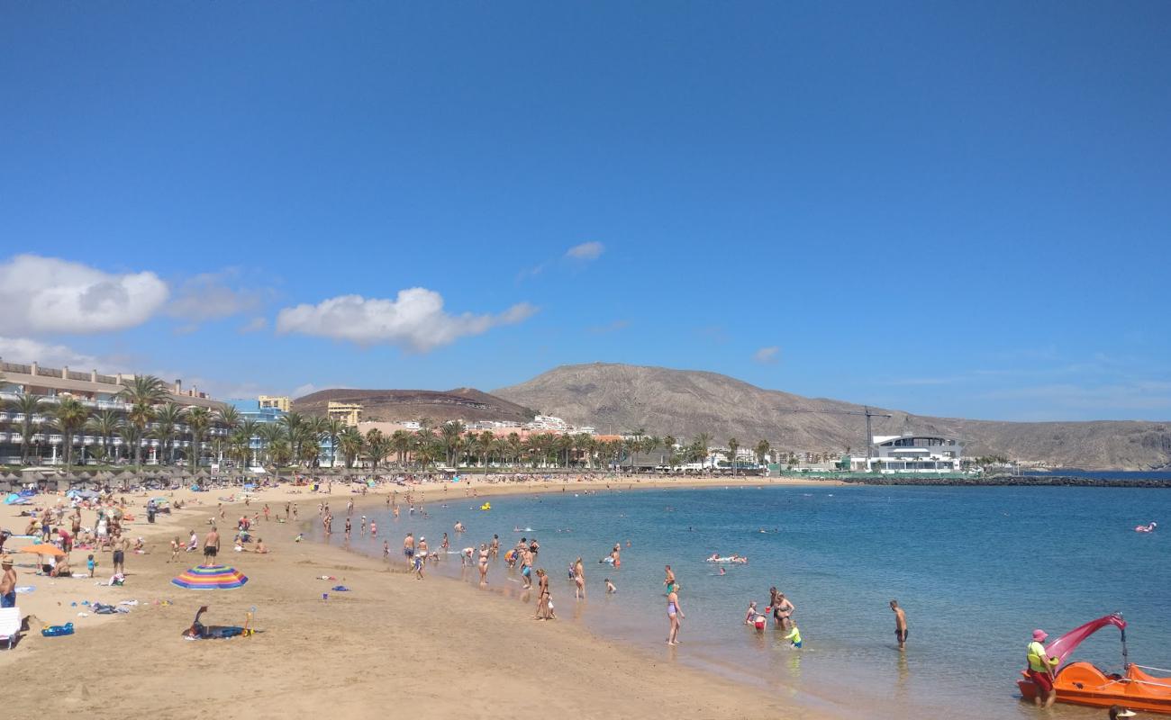 Playa de las Americas'in fotoğrafı parlak kum yüzey ile