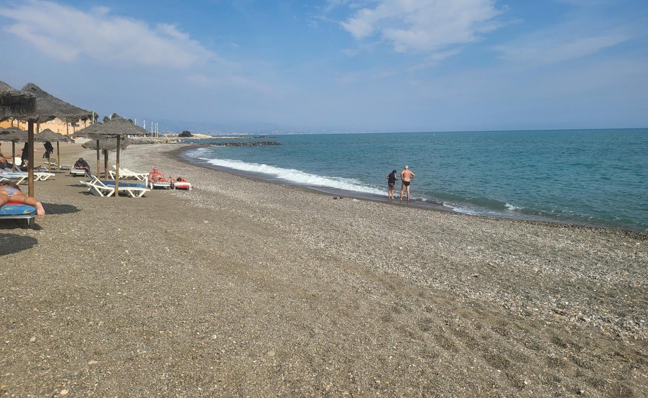 Guadalmar Plajı'in fotoğrafı gri ince çakıl taş yüzey ile