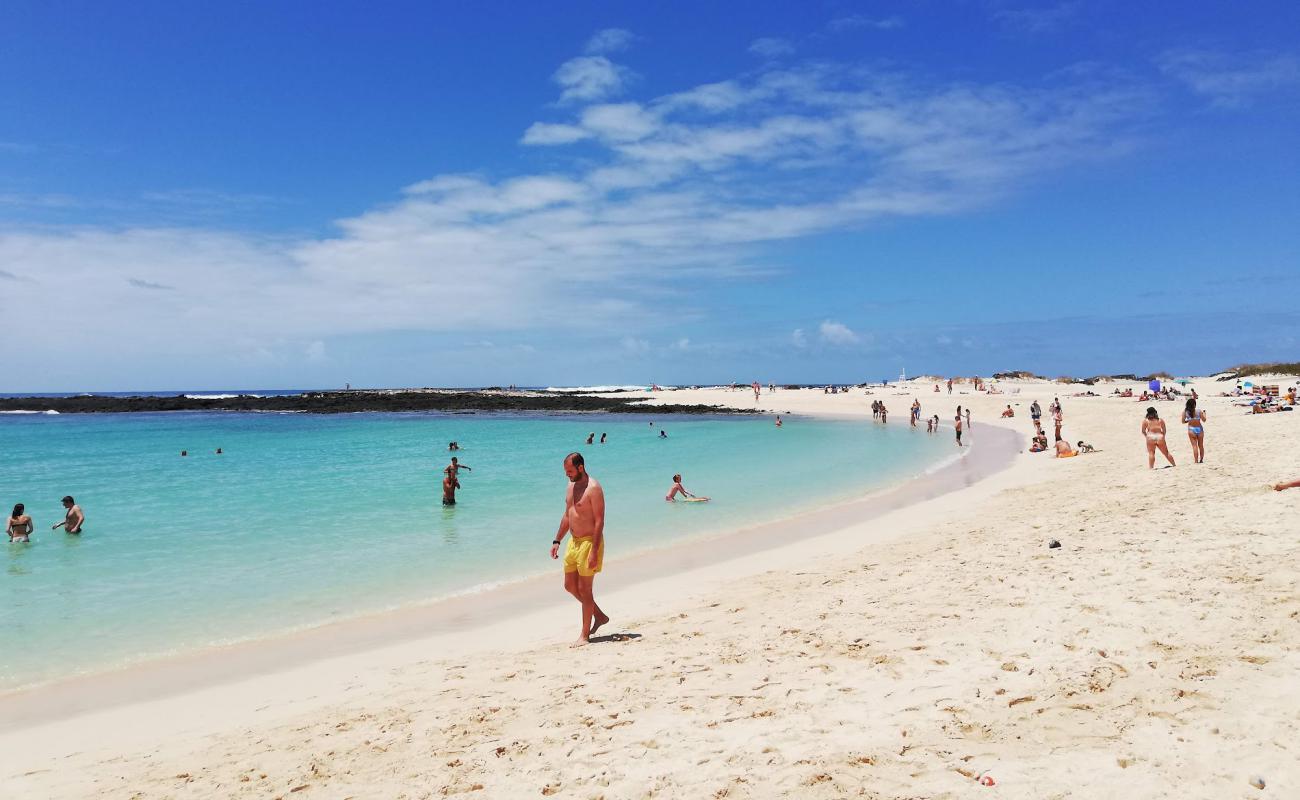 Cotillo Plajı'in fotoğrafı açık bej kum yüzey ile