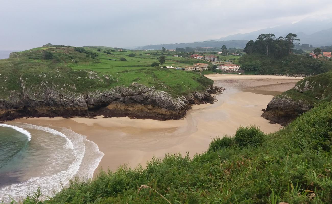 Playa de Almenada'in fotoğrafı parlak ince kum yüzey ile