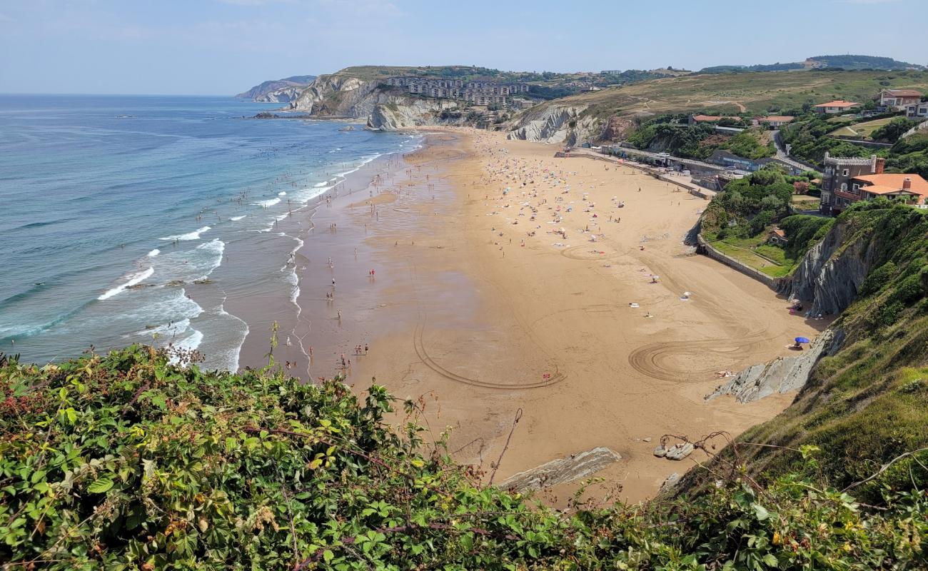 Atxabiribil Beach'in fotoğrafı parlak ince kum yüzey ile