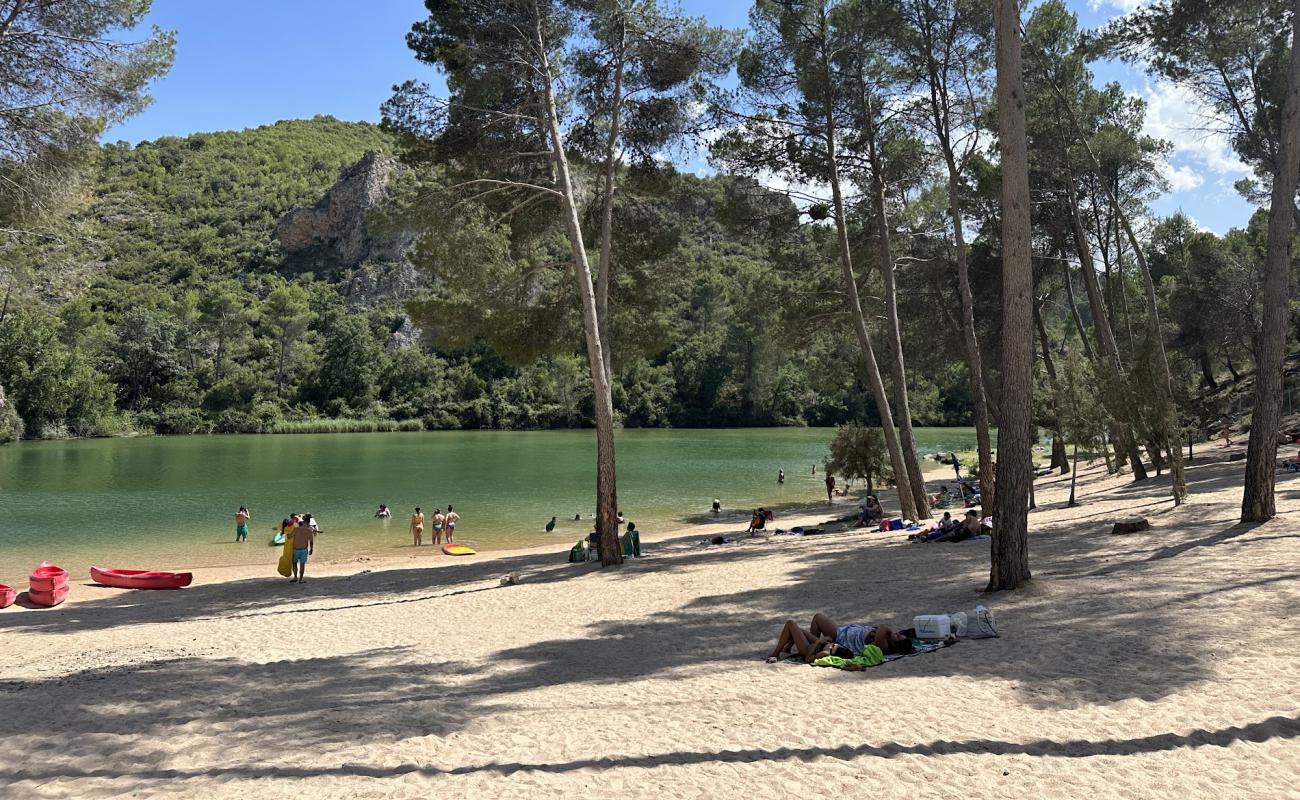 Bolarque Plajı'in fotoğrafı açık bej kum yüzey ile
