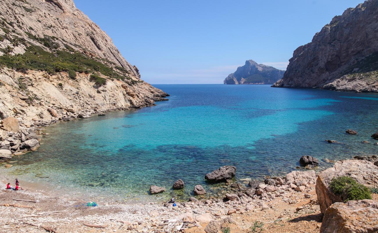 Cala Boquer'in fotoğrafı gri çakıl taşı yüzey ile