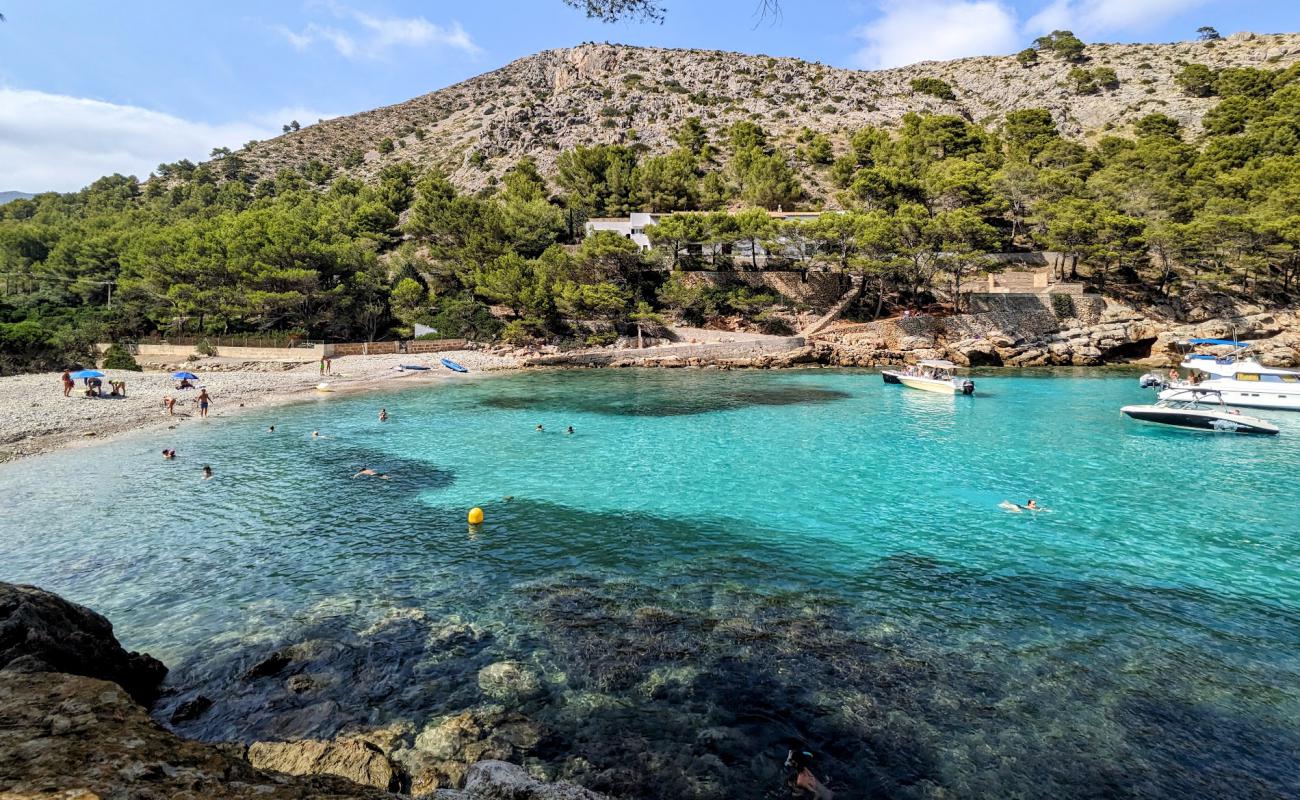 Cala Murta'in fotoğrafı gri çakıl taşı yüzey ile