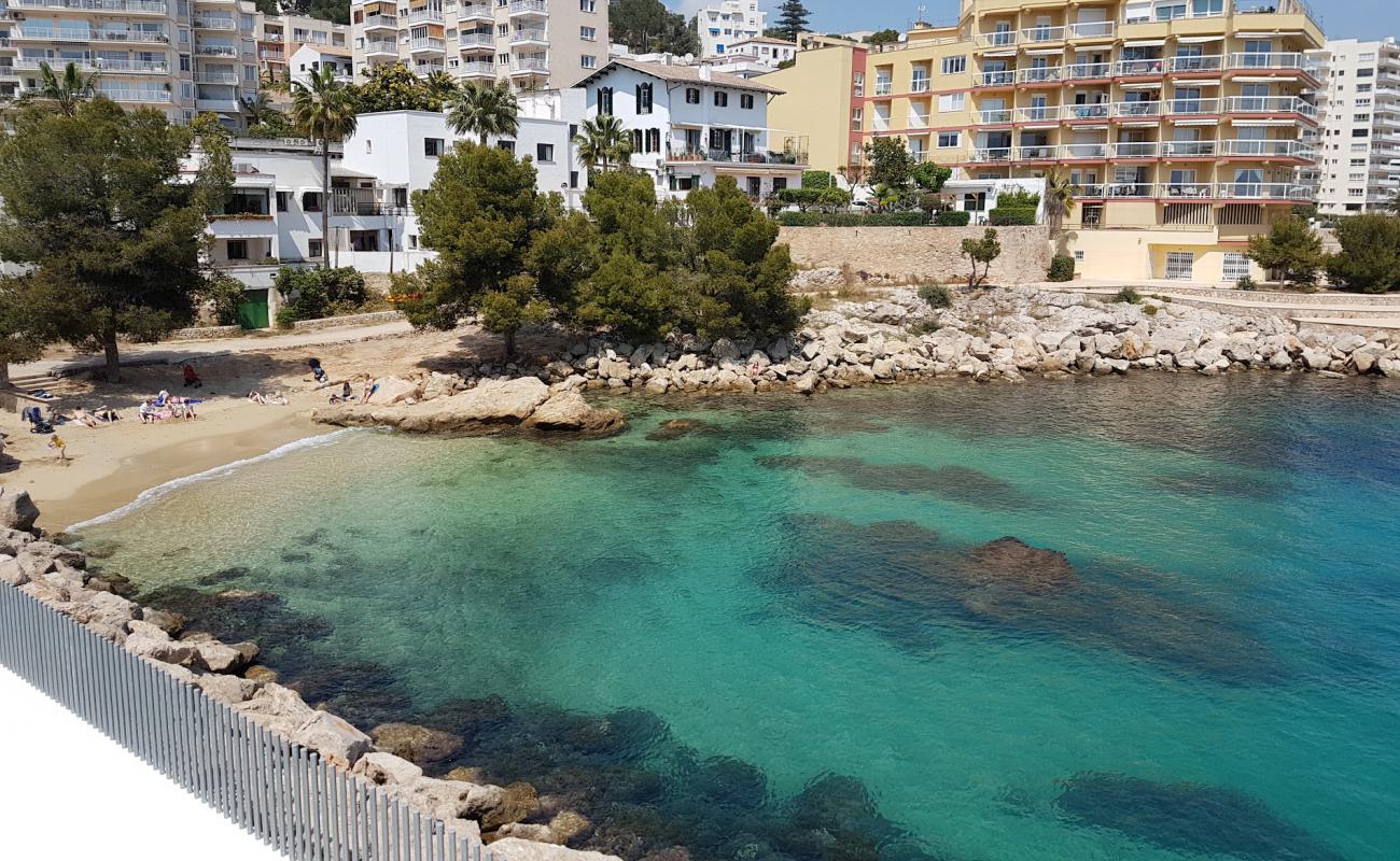 Cala Nova'in fotoğrafı parlak kum yüzey ile