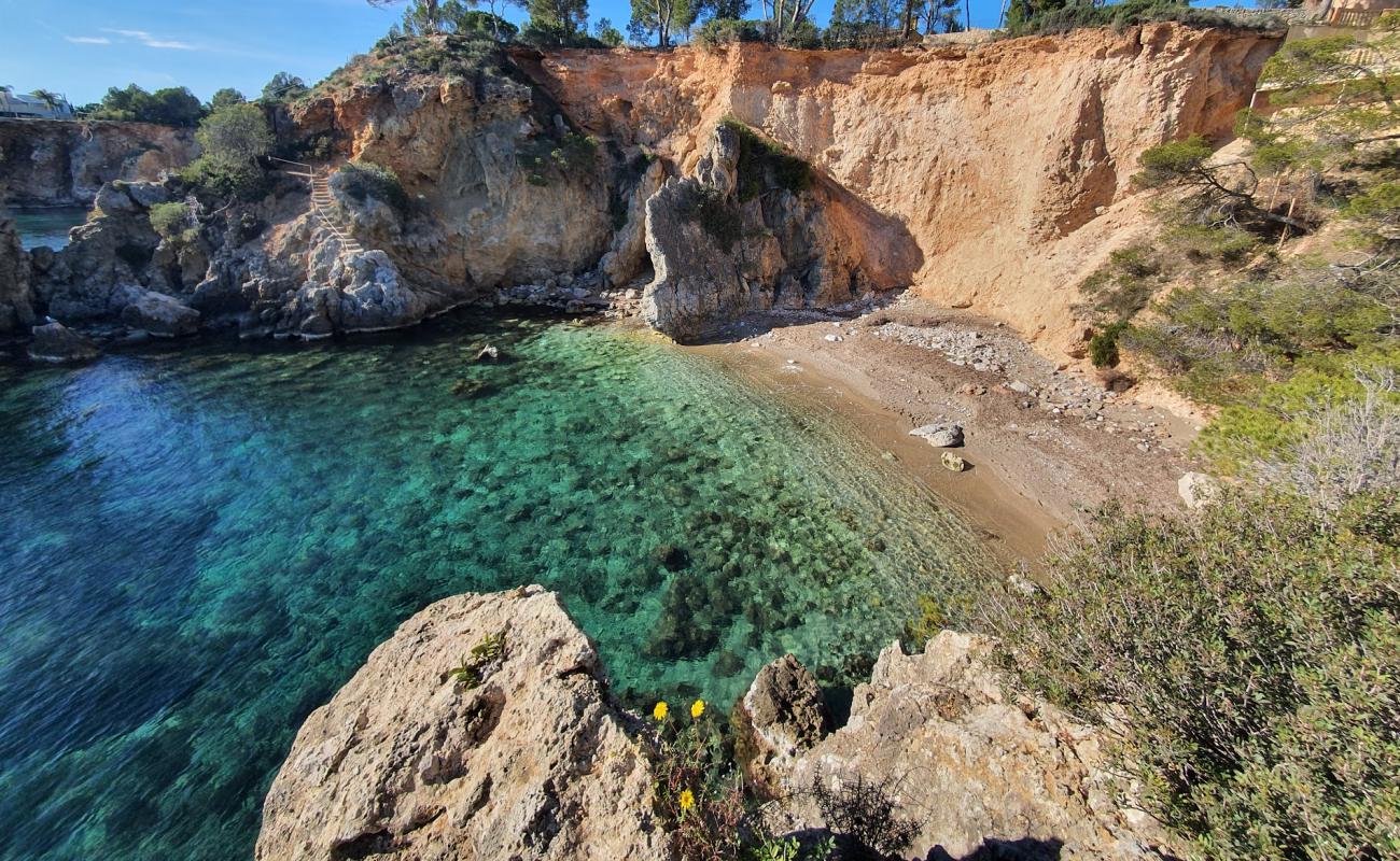 Platja Cap des Gegant'in fotoğrafı parlak kum ve kayalar yüzey ile