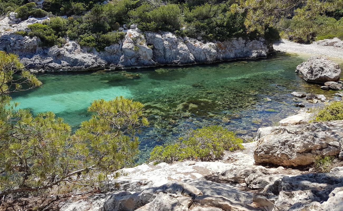 Platja de Cala Figuera'in fotoğrafı hafif çakıl yüzey ile