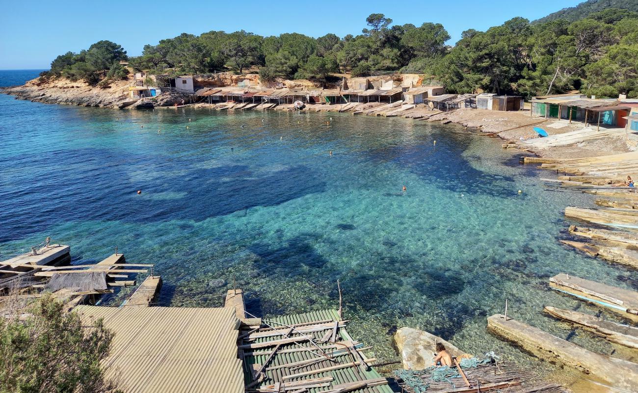 Playa Sa Caleta'in fotoğrafı gri çakıl taşı yüzey ile