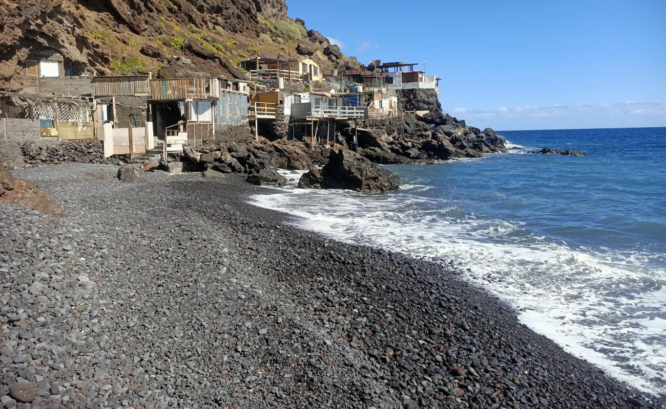 Playa del Recanto'in fotoğrafı gri çakıl taşı yüzey ile