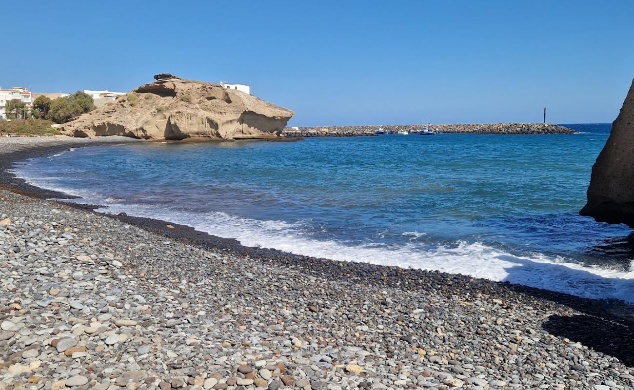 Playa de Coyado Hondo'in fotoğrafı gri çakıl taşı yüzey ile
